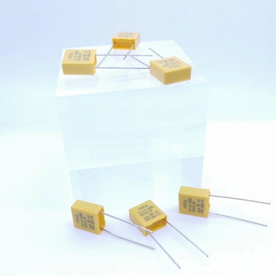 خازن کاهش فشار مقاومتی و خازنی 0.1UF 310V P7.5MM رنگ زرد